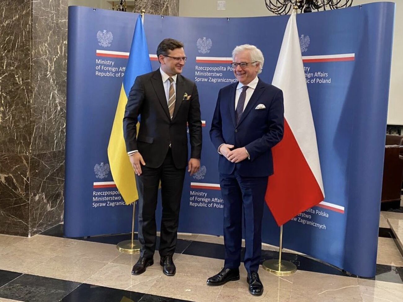 Кулеба зустрівся з Чапутовичем у Варшаві