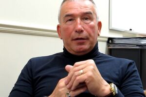 В середине 90-х Попов эмигрировал из России в Канаду