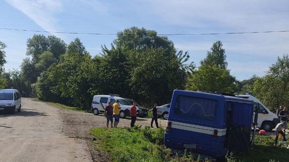 Рейсовый автобус попал в аварию