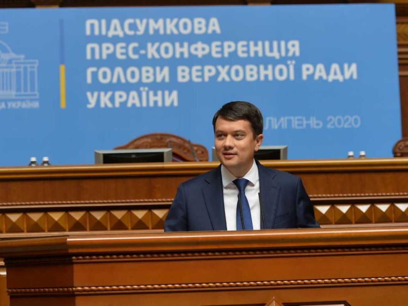Разумков передав закон на підпис президенту