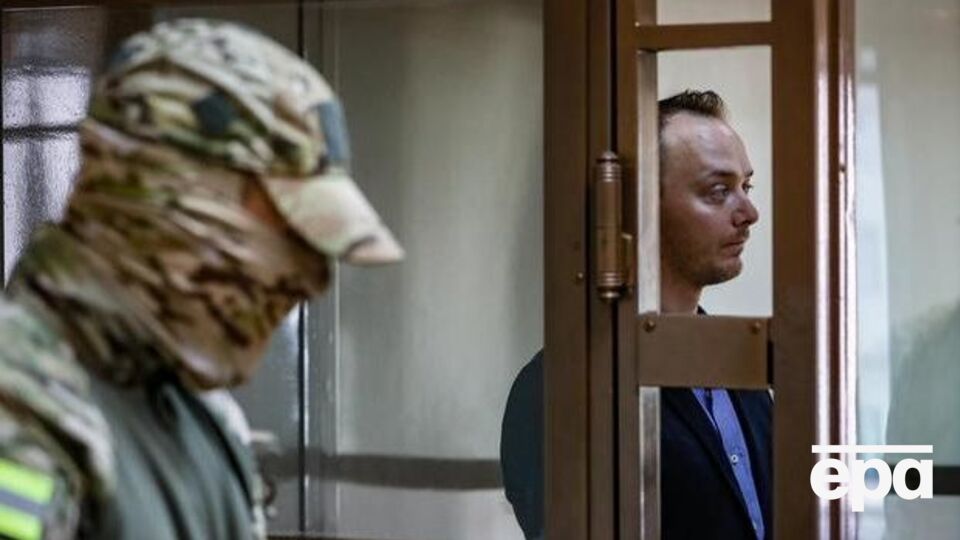 Сафронов вважає, що його переслідують за журналістську діяльність