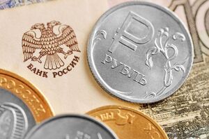 Курс рубля падает из-за пандемии коронавируса и в ожидании доклада Сената США о российском вмешательстве в выборы