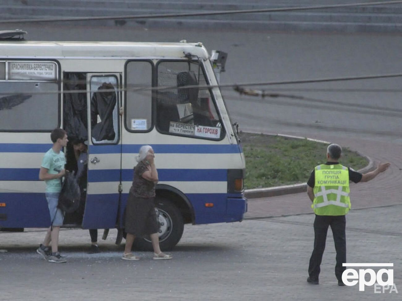 Перед звільненням заручників стався дивний епізод із роздаванням купюр, з'ясували луцькі журналісти