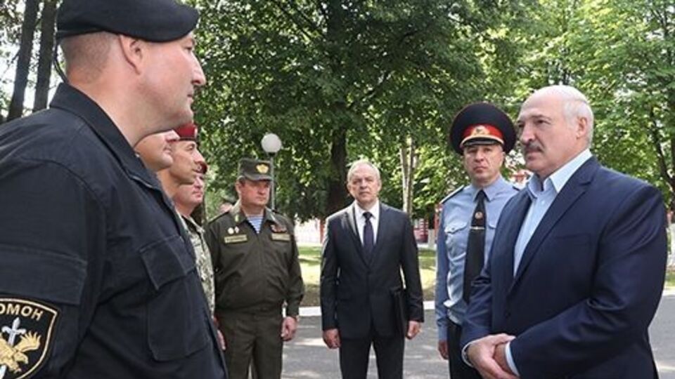 Лукашенко рассказал о заболевании на встрече с сотрудниками внутренних войск