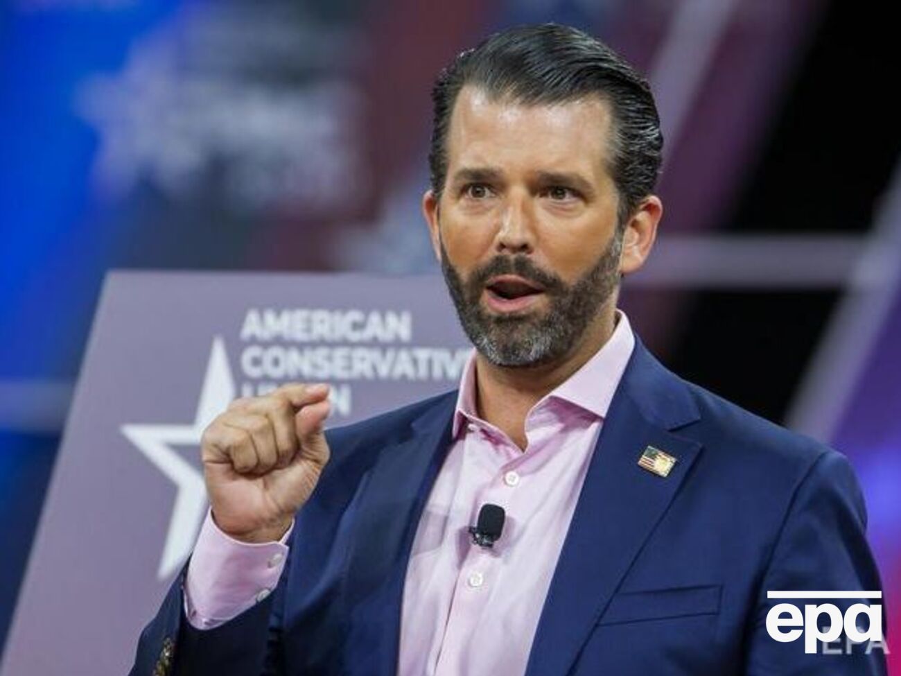 Трампу-младшему отключили возможность публиковать твиты на 12 часов