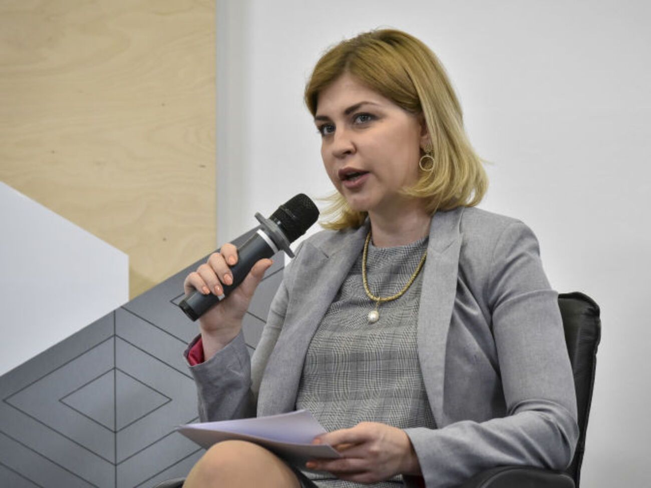 Стефанишина: Думаю, с сентября можно будет говорить о более активном диалоге