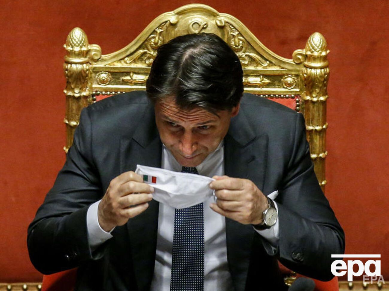 Вирус продолжает циркулировать, напомнил премьер Италии Конте сенаторам