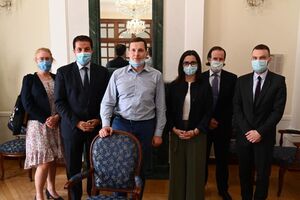 Накануне Енин встретился с послами и представителями посольств государств, которые потеряли своих граждан в результате крушения самолета МАУ
