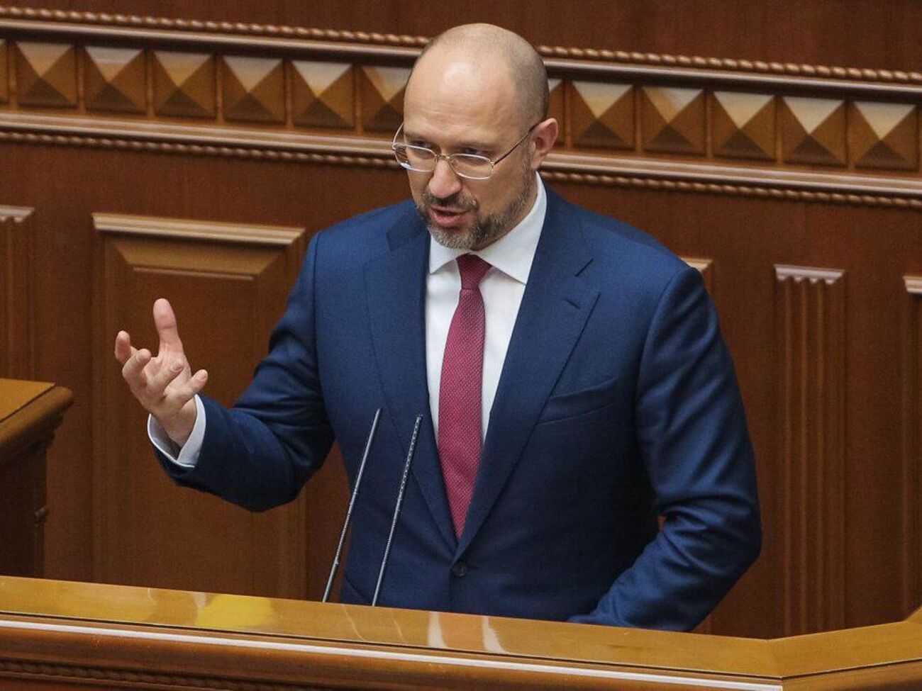 Шмыгаль анонсировал рост минимальной зарплаты