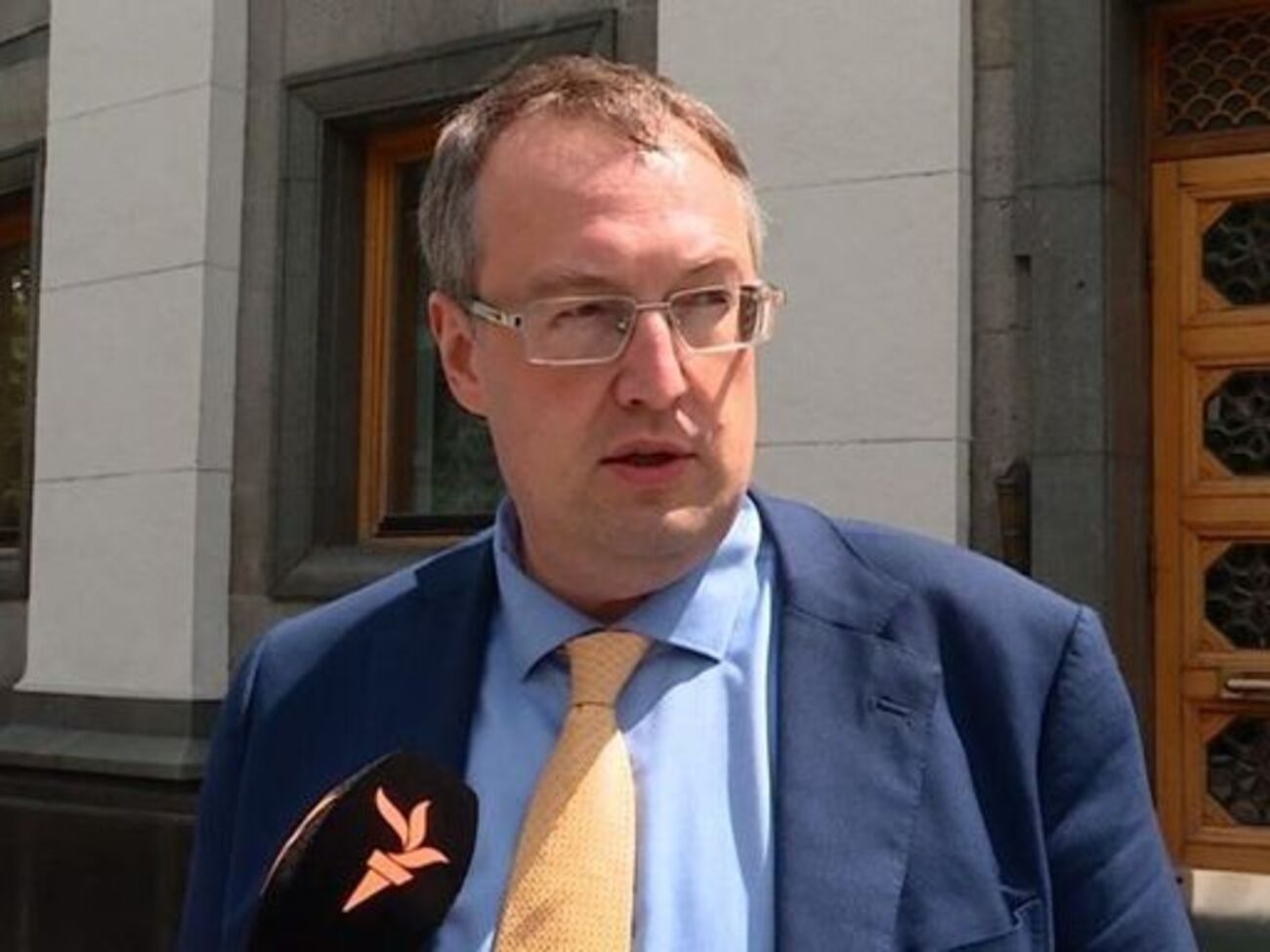 Геращенко: Ми сподіваємося найближчим часом зрозуміти, жива ця людина чи ні