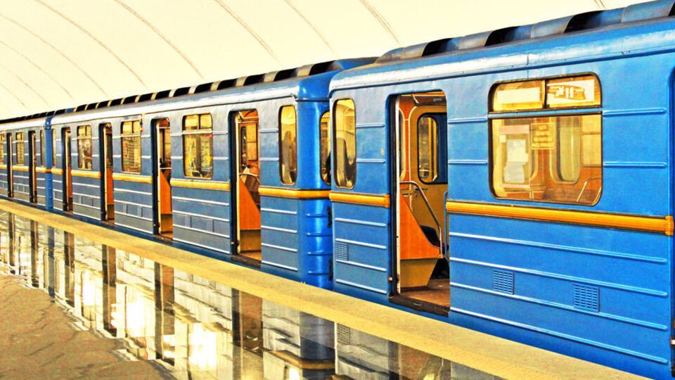 Невідомий анонімно повідомив про замінування станції метро
