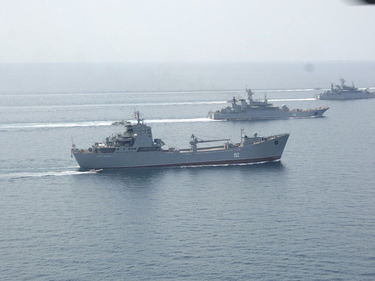 В акваторії Чорного моря відбуваються навчання військових кораблів та авіації військово-морського флоту Росії