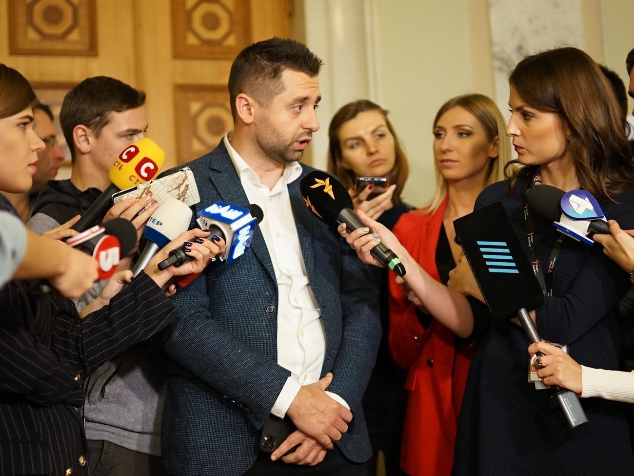 Арахамия:&nbsp;Я, кстати, к Якову Васильевичу очень позитивно отношусь как к менеджеру, но теперь время&nbsp;переключить программу