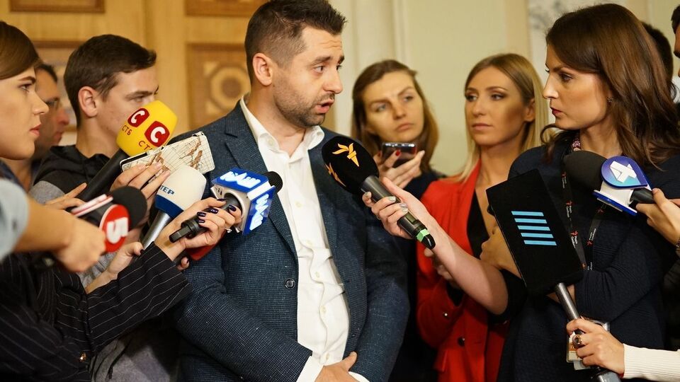 Арахамия: Я, кстати, к Якову Васильевичу очень позитивно отношусь как к менеджеру, но теперь время переключить программу