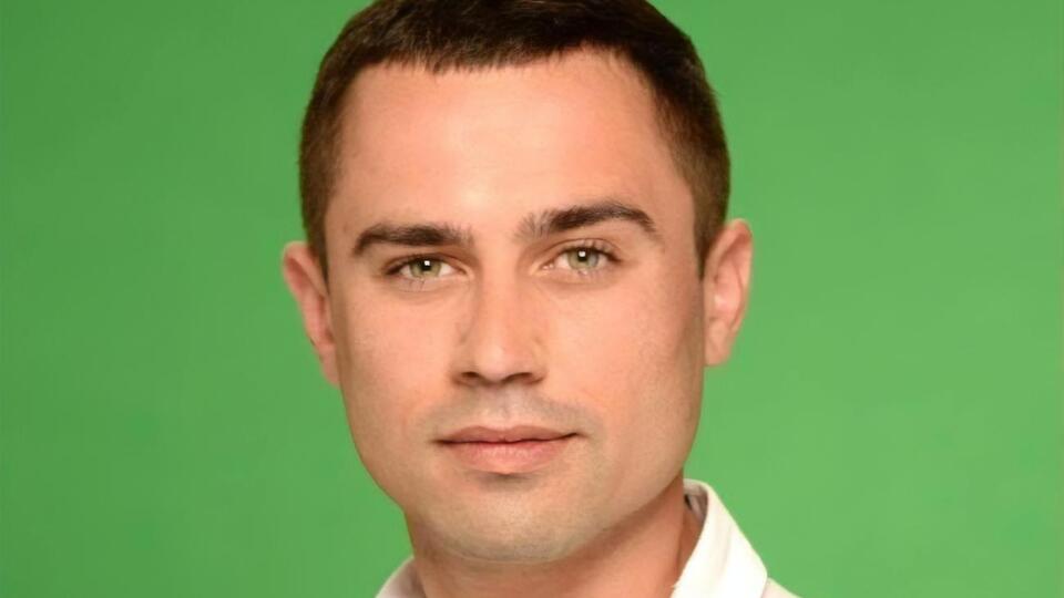 Саламаха спав у сесійній залі за колонами