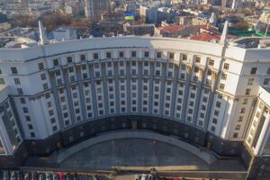 Кабмин уволил руководителей двух ведомств