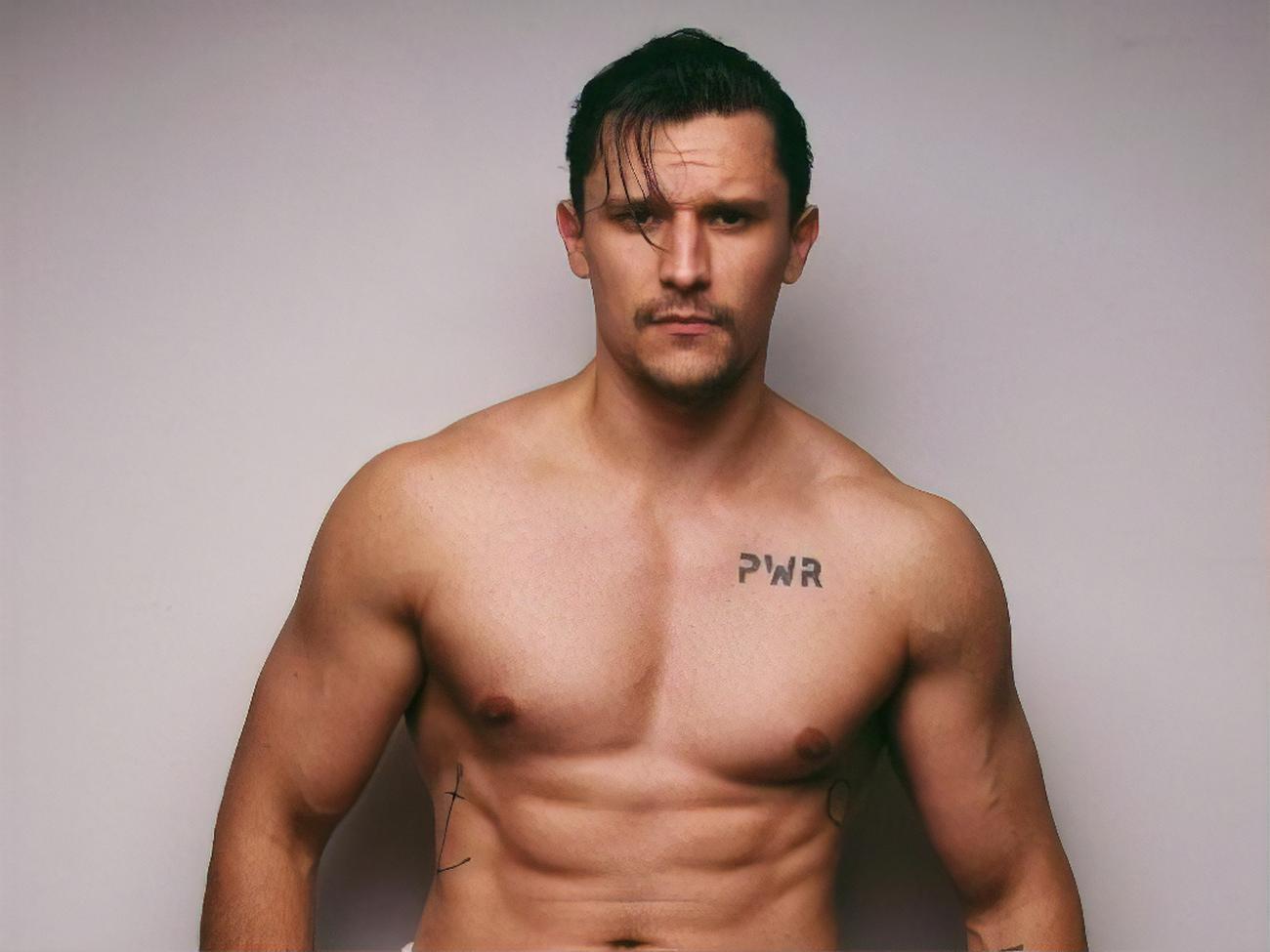 Цимбалюк сыграл в украинском сериале "Поймать Кайдаша" роль Карпа.