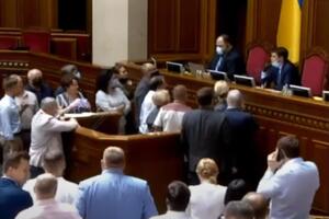 Во время конфликта "Европейская солидарность" заблокировала трибуну