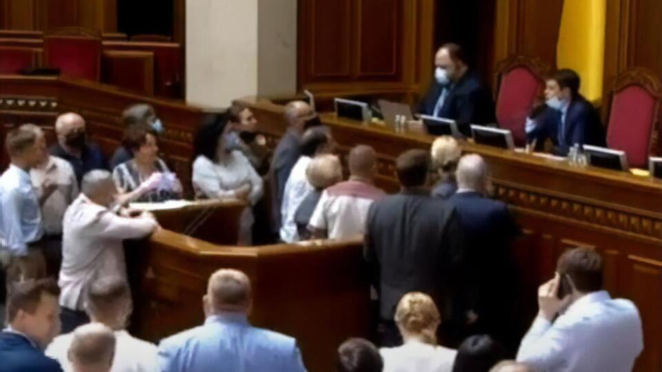 Во время конфликта "Европейская солидарность" заблокировала трибуну