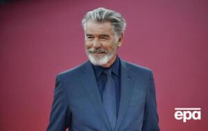 Після оголошення карантину Броснан разом із сім'єю переїхав на Гаваї