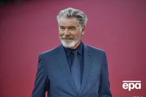 После объявления карантина Броснан вместе с семьей переехал на Гавайи