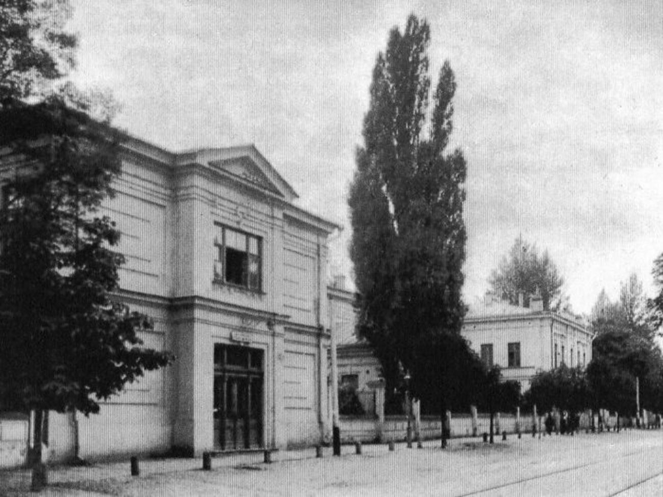 Університетська клініка на Бібіковському бульварі в 1900-ті роки. Зараз міська клінічна лікарня №18 на бульварі Тараса Шевченка
