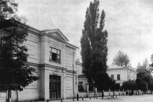 Університетська клініка на Бібіковському бульварі в 1900-ті роки. Зараз міська клінічна лікарня №18 на бульварі Тараса Шевченка