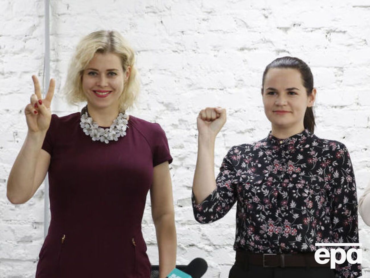 Вероніку Цепкало (ліворуч) викликали на допит