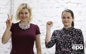 Вероніку Цепкало (ліворуч) викликали на допит