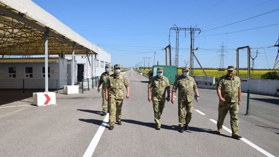 Иностранцам, которые следуют в Украину, надо иметь страховой полис