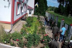 Детективы НАБУ блокируют хозяйственную деятельность фирм, "разрешение на проникновение в которые ни один суд не давал", заявил Глазунов