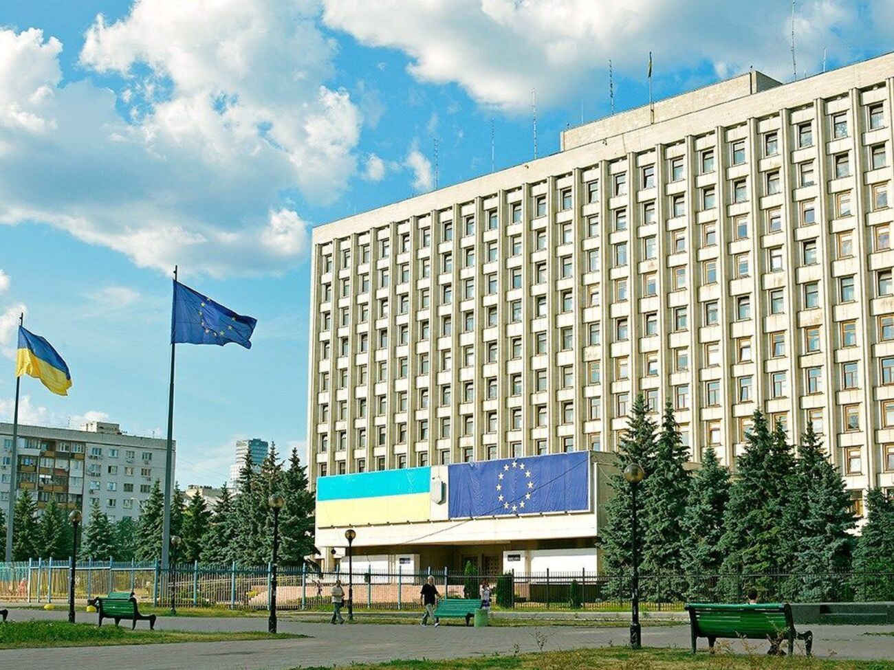 Выборы в местные органы власти в Украине назначены на 25 октября