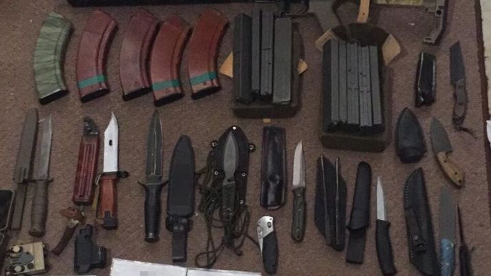 Правоохоронці провели обшуки за місцем проживання фігурантів та виробництва зброї