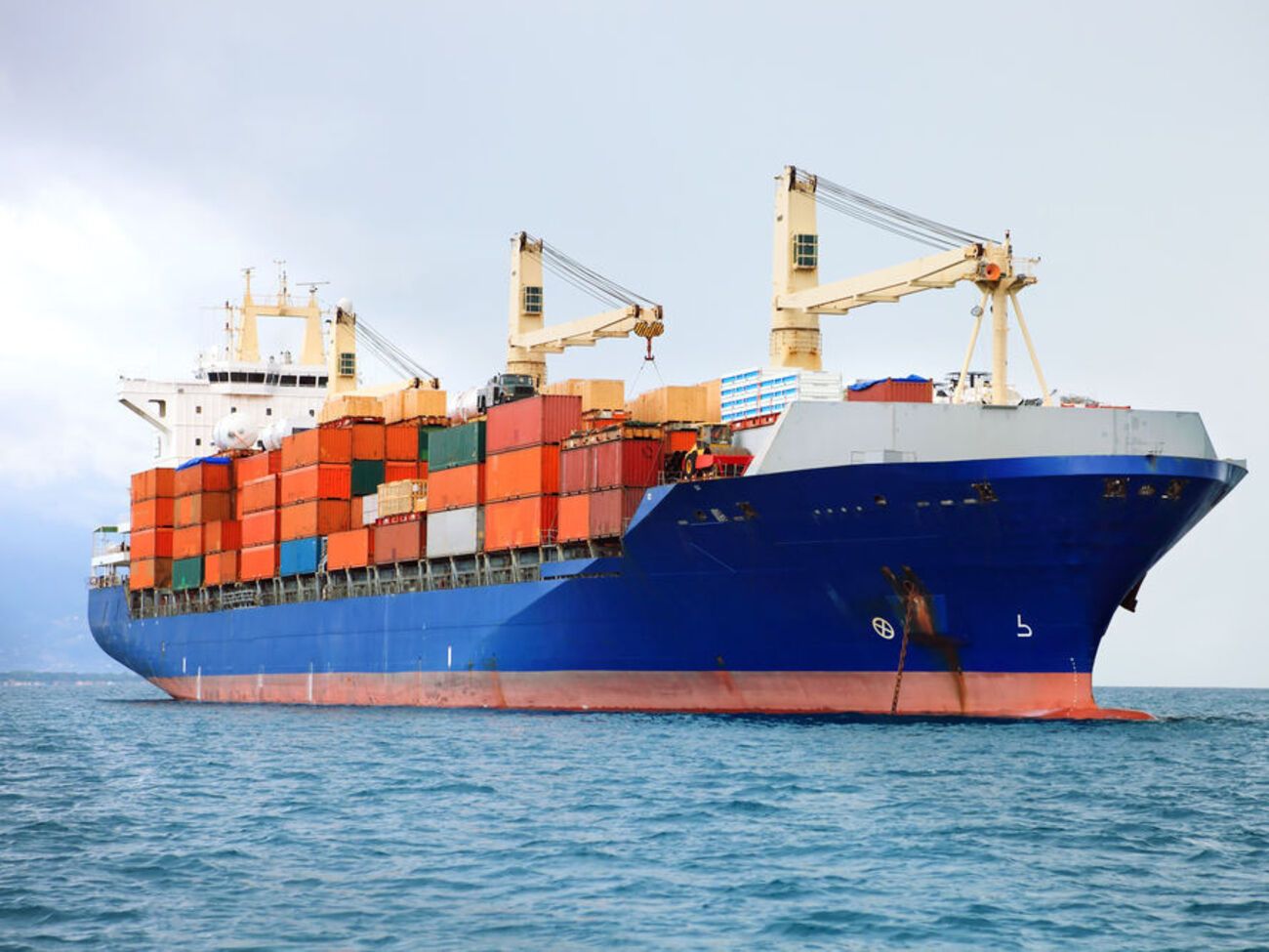 Судно, на которое должны были сесть моряки, находится в отстое с июня 2015 года