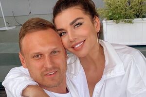 В июле Седокова сообщила, что Тимма сделал ей предложение