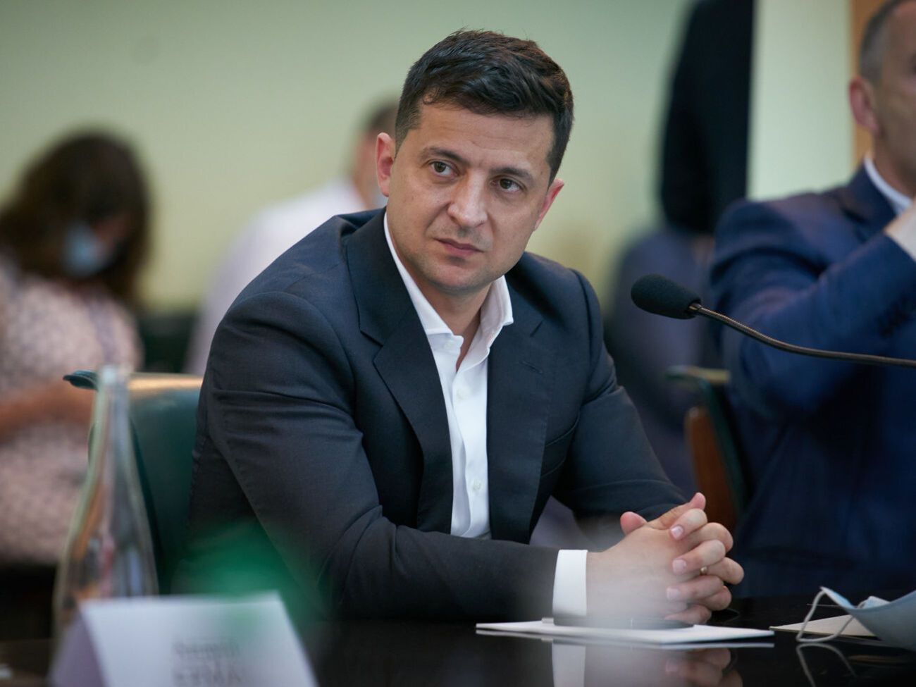 Зеленский назвал разговоры о поддержке курса "тонкой дискуссией"
