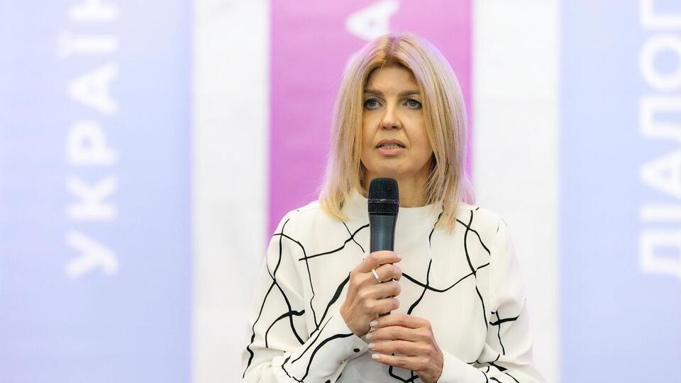 Виеру говорит, что сотрудники Украинского дома не получают зарплату