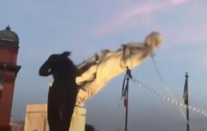 Так протестующие отпраздновали День независимости США