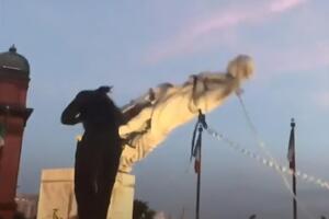 Так протестующие отпраздновали День независимости США