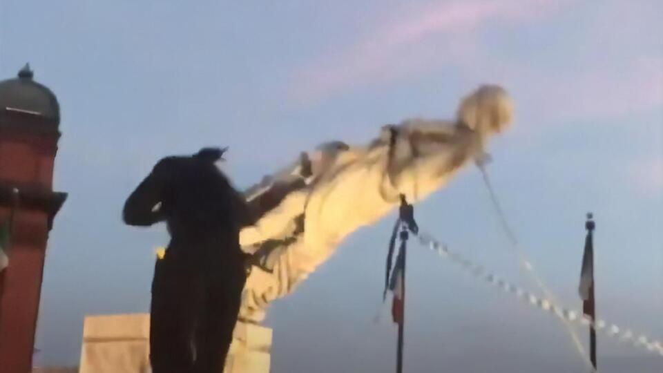 Так протестующие отпраздновали День независимости США