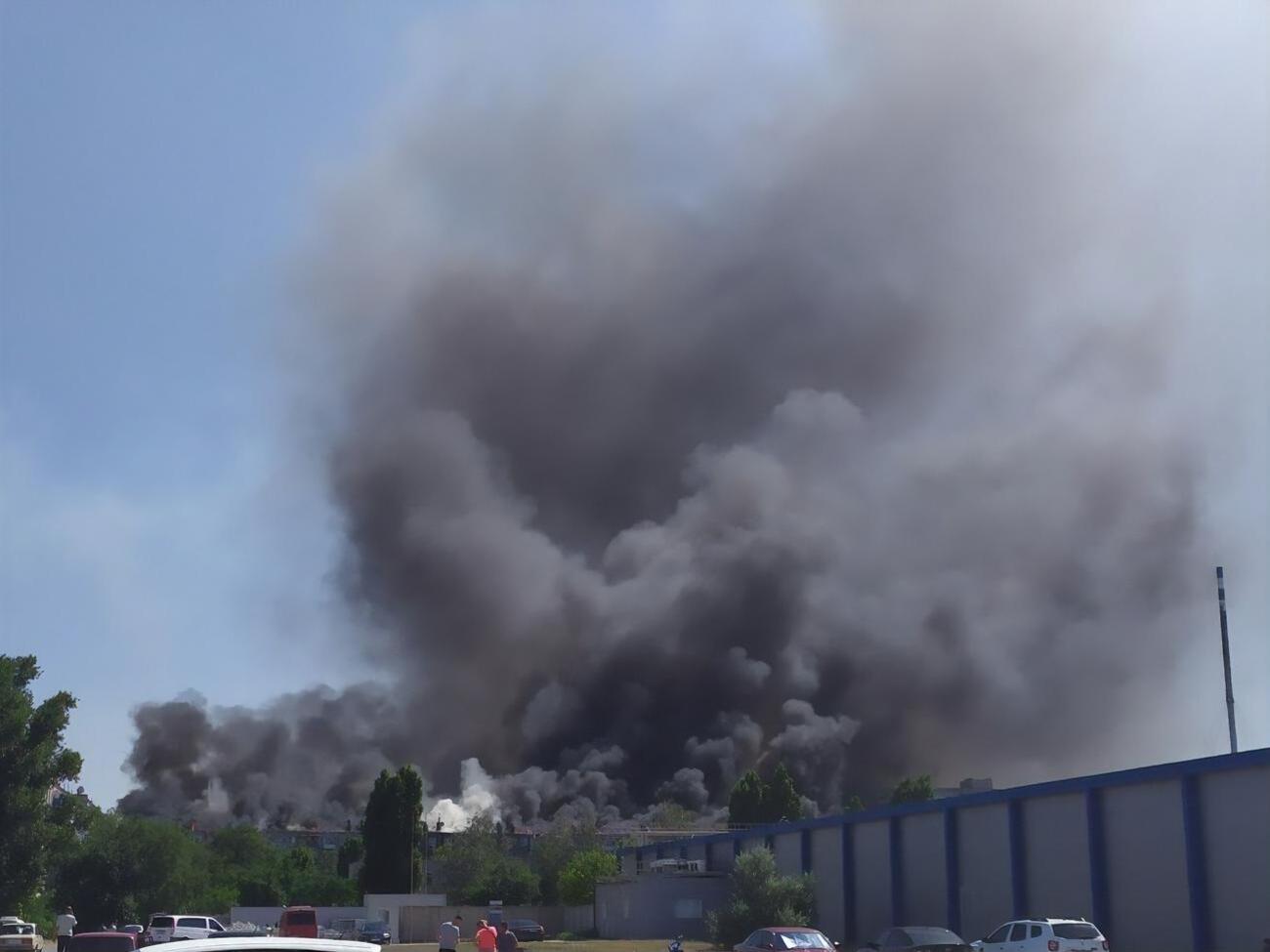 В социальных сетях публикуют фотографии и видеоролики с места событий