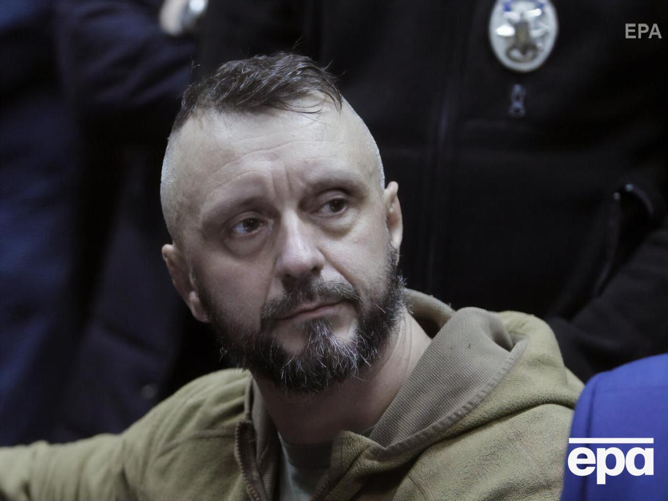 Антоненко стверджує, що йому забороняли стригтися й голитися