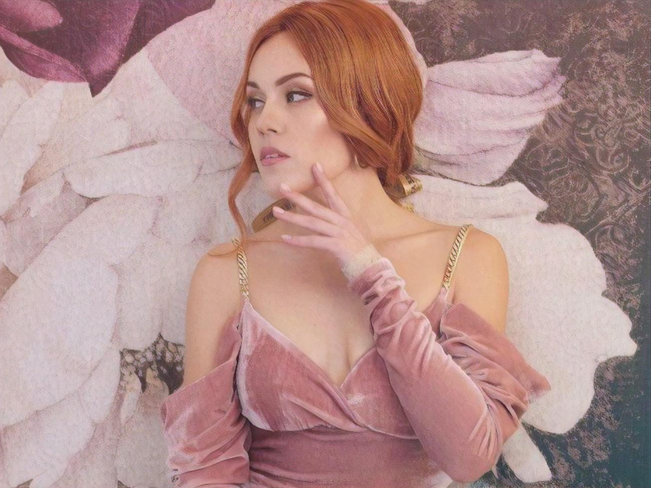 Alyosha:&nbsp;Примерила новый образ. Угадаете, для чего?