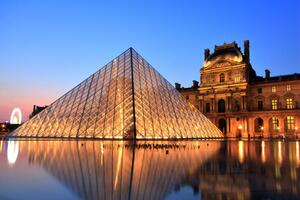 Лувр был закрыт с 1 марта из-за пандемии COVID-19