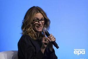 В браке с Модером Робертс родила троих детей