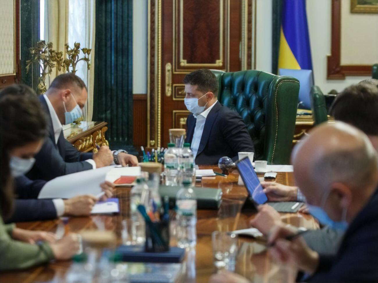 Зеленський: Пам'ятаю, на початку епідемії хворі медики становили п'яту частину всіх заражених