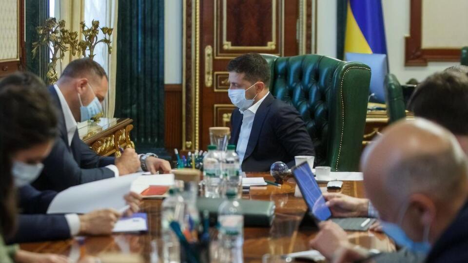 Зеленський: Пам'ятаю, на початку епідемії хворі медики становили п'яту частину всіх заражених