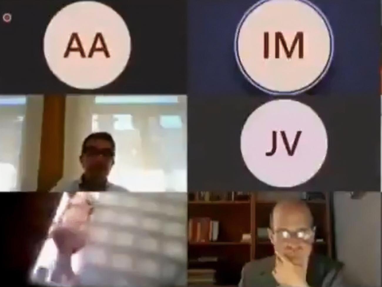 Бустільйо вирішив продовжити слухати виступ спікера й одночасно із цим піти в душ