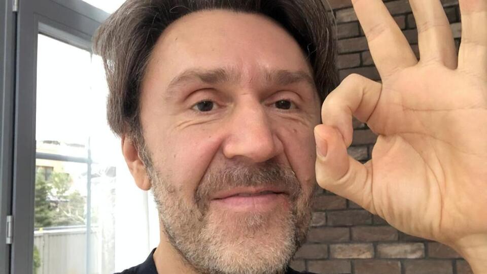 Шнуров: "Как прекрасно жить любя!"