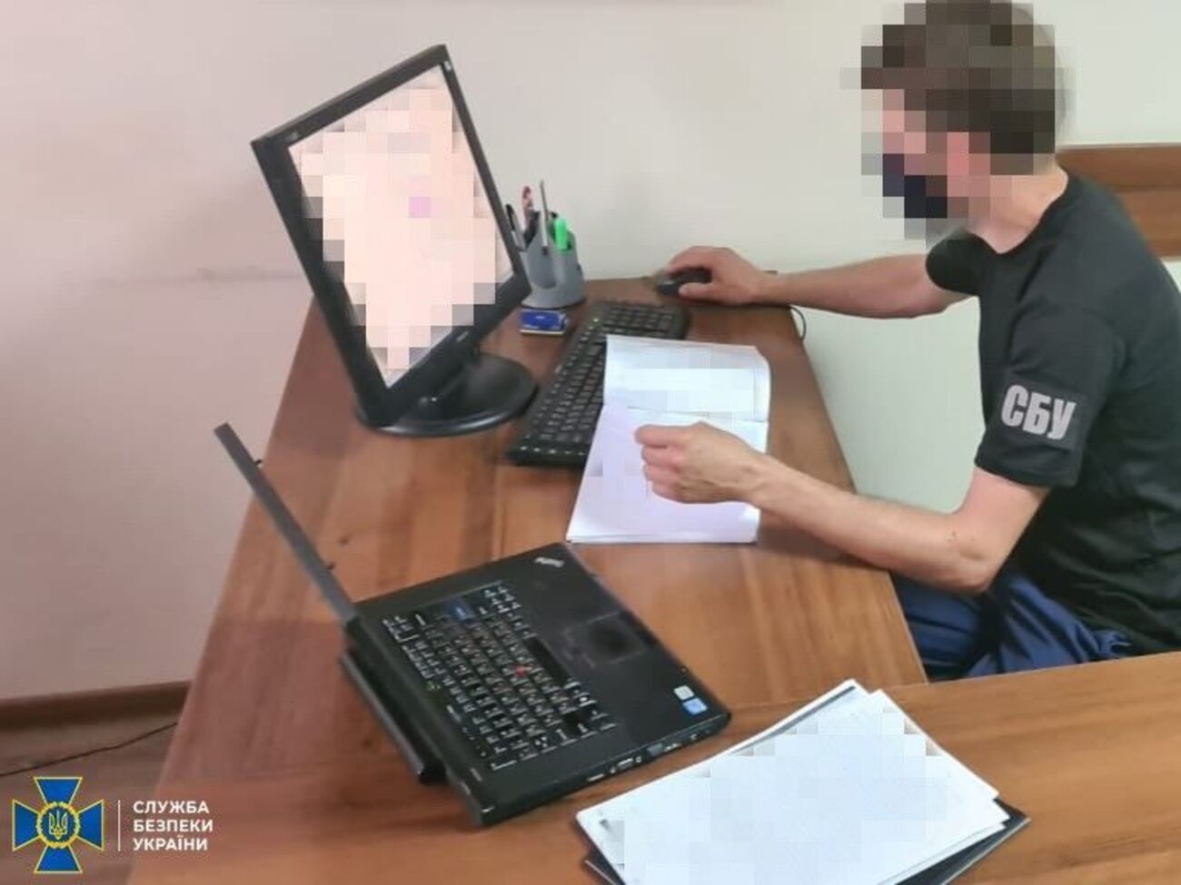 За інформацією СБУ, до складу злочинної групи входили чинні співробітники податкової служби